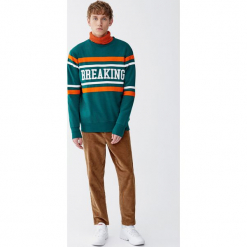 Bluza z panelem i napisem. Zielone bluzy męskie rozpinane marki Pull&Bear, m, z napisami. Za 99,90 zł.