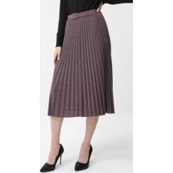 Ciemnofioletowa Spódnica Andover. Fioletowe spódniczki damskie Born2be, s, w paski, z dzianiny, eleganckie, midi, koszulowe. Za 119,99 zł.
