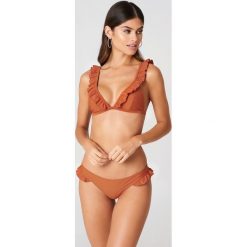 Stroje dwuczęściowe damskie: J&K Swim X NA-KD Dół bikini z falbanką – Orange
