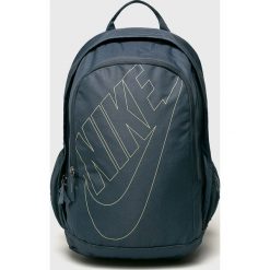 Nike Sportswear - Plecak Hayward. Niebieskie plecaki męskie marki Nike Sportswear, w paski, z poliesteru. Za 159,90 zł.