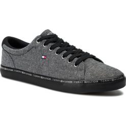Tenisówki TOMMY HILFIGER - Essential Craft Vulc FM0FM02284 Black 990. Szare półbuty męskie TOMMY HILFIGER, bez wzorów, z gumy, bez zapięcia. Za 299,00 zł.