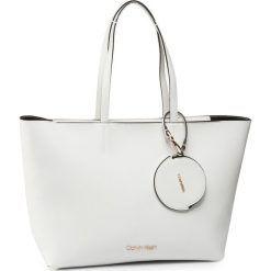 Torebka CALVIN KLEIN - Ck Must Shopper Md Cav K60K606649 YAG. Białe torby damskie na zakupy Calvin Klein, z aplikacjami, ze skóry ekologicznej, klasyczne, zdobione, bez dodatków. Za 699,00 zł.