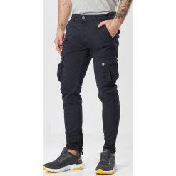Granatowe Spodnie Hylle. Niebieskie spodnie męskie Born2be, m, bez wzorów. Za 119,99 zł.