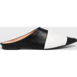 Answear - Klapki R and Be. Czarne klapki damskie ANSWEAR, bez wzorów, z materiału, bez obcasa. W wyprzedaży za 39,90 zł.