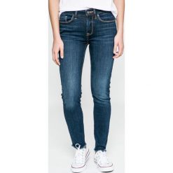 Tommy Hilfiger - Jeansy Como. Niebieskie jeansy damskie TOMMY HILFIGER, z bawełny. W wyprzedaży za 479,90 zł.