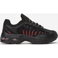 Czarno-Czerwone Buty Sportowe Chaliria. Czarne buty sportowe męskie Born2be, bez zapięcia. W wyprzedaży za 129,99 zł.