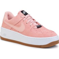 Buty NIKE - Af1 Sage Low AR5339 603 Coral Stardust/Coral Stardurst. Różowe półbuty damskie Nike, bez wzorów, ze skóry, bez obcasa, na płaskiej podeszwie, bez zapięcia. Za 469,00 zł.