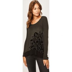 Desigual - Bluzka. Szare bluzki damskie Desigual, s, z aplikacjami, z wiskozy, z okrągłym kołnierzem, z długim rękawem. W wyprzedaży za 139,90 zł.