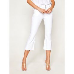 Jeansy Bootcut Tommy Jeans Katie Crop DW0DW08105. Białe jeansy damskie Tommy Jeans. W wyprzedaży za 379,00 zł.