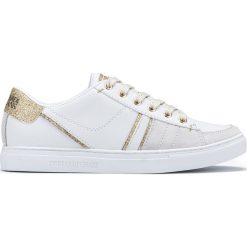 Trussardi Jeans Tenisówki Biały. Białe trampki i tenisówki damskie Trussardi Jeans, bez wzorów, z jeansu, bez zapięcia. Za 602,95 zł.