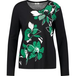 Koszulka w kolorze czarnym. Czarne koszulki damskie Gerry Weber, bez wzorów, z okrągłym kołnierzem, z długim rękawem. W wyprzedaży za 69,95 zł.