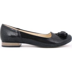 Klasyczne baleriny z frędzlami - skóra naturalna - model 009 - kolor czarny błyszczący. Czarne baleriny damskie Zapato, ze skóry, eleganckie, na niskim obcasie. W wyprzedaży za 209,30 zł.