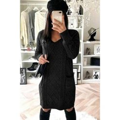 Sukienka DIGOLA BLACK. Czarne sukienki damskie IVET, na co dzień, bez wzorów, z dzianiny, bez kołnierzyka, z długim rękawem, długie, mini. W wyprzedaży za 49,00 zł.