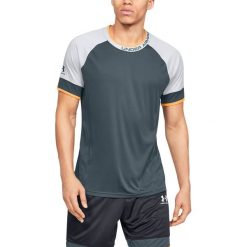 Under Armour Challenger III Koszulka Szary. Szare podkoszulki męskie Under Armour, l, bez wzorów, z poliesteru, bez kołnierzyka, krótkie. Za 128,95 zł.