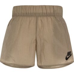 Nike Performance TECH Krótkie spodenki sportowe khaki/black. Brązowe spodenki chłopięce Nike Performance, z materiału, sportowe. W wyprzedaży za 125,30 zł.