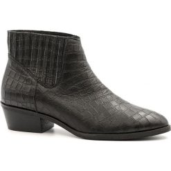 Czarne skórzane botki w krokodyli wzór 28S. Czarne botki damskie Neścior, z jeansu, eleganckie, bez obcasa, bez zapięcia. W wyprzedaży za 209,00 zł.