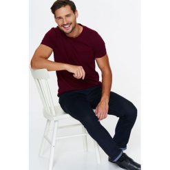 T-shirty męskie: T-SHIRT KRÓTKI RĘKAW MĘSKI Z NADRUKIEM
