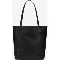 Tom Tailor Torebka Czarny. Czarne torebki klasyczne damskie Tom Tailor, bez wzorów, z materiału, bez dodatków. Za 175,95 zł.