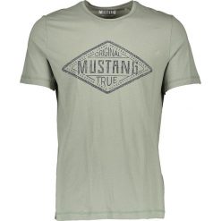 Koszulka "Alex" w kolorze zielonym. Zielone koszulki męskie Mustang Men, m, z nadrukiem, z bawełny, z okrągłym kołnierzem, bez rękawów. W wyprzedaży za 43,95 zł.