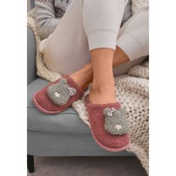 Jasnoróżowe Kapcie Avelina. Różowe kapcie damskie Born2be. Za 39,99 zł.