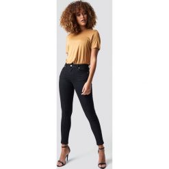 NA-KD Jeansy Skinny Mid Waist Front Panel - Black. Czarne jeansy damskie skinny marki NA-KD. Za 141,95 zł.