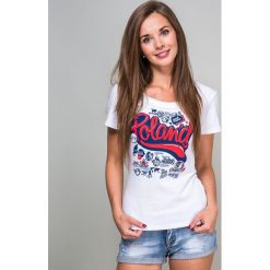 Koszulka patriotyczna damska SURGE POLONIA Poland Biała Styl L. Białe koszulki damskie Surge Polonia, l, z nadrukiem, eleganckie, bez kołnierzyka, bez rękawów. Za 74,00 zł.