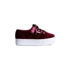 Buty Superga Shinyvelvetw Red Bordeaux. Czerwone trampki i tenisówki damskie Superga, bez wzorów, bez zapięcia. Za 182,01 zł.