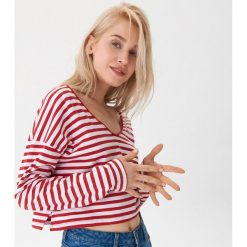 Krótka koszulka oversize - Czerwony. Czerwone koszulki damskie House, s, bez wzorów, bez kołnierzyka, z krótkim rękawem. Za 39,99 zł.