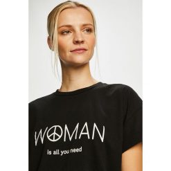 Answear - Top. Czarne bluzki damskie ANSWEAR, s, z nadrukiem, z bawełny, z okrągłym kołnierzem. W wyprzedaży za 34,90 zł.