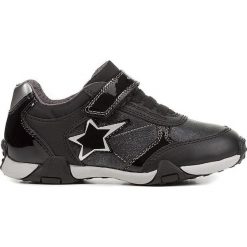 Sneakersy "Tale" w kolorze czarnym. Czarne trampki chłopięce geox kids, z aplikacjami, bez zapięcia. W wyprzedaży za 129,95 zł.