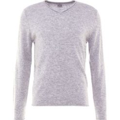 FTC Cashmere Sweter silver stone. Szare bez kategorii marki FTC Cashmere, m, z lyocellu. W wyprzedaży za 484,50 zł.