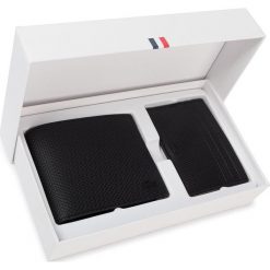 Mały Portfel Męski LACOSTE - M Billfold Cc Box NH2828CE Black 000. Czarne portfele męskie Lacoste, bez wzorów, ze skóry. Za 499,00 zł.
