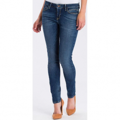 Dżinsy "Adriana" - Skinny fit - w kolorze niebieskim. Niebieskie rurki damskie marki Cross Jeans, z aplikacjami. W wyprzedaży za 113,95 zł.