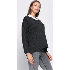 Czarna Bluzka Adjunct. Czarne bluzki damskie Born2be, uniwersalny, bez wzorów, z wykładanym kołnierzem, z długim rękawem. Za 49,99 zł.