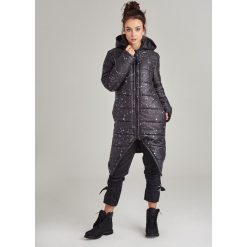 Naoko - Płaszcz Aspen Supernova x Edyta Górniak. Czarne kurtki damskie marki NAOKO, s, bez wzorów, z poliesteru, z kapturem. W wyprzedaży za 299,90 zł.
