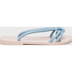 Melissa - Klapki Saudade. Niebieskie klapki damskie Melissa, bez wzorów, z materiału, bez obcasa, na obcasie. W wyprzedaży za 139,90 zł.