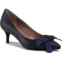 Szpilki POLLINI - SA10145C08TC0753 Oceano. Niebieskie półbuty damskie Pollini, z aplikacjami, ze skóry, eleganckie. W wyprzedaży za 689,00 zł.
