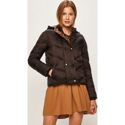 Scotch & Soda - Kurtka. Czarne kurtki damskie Scotch & Soda, s, bez wzorów, z poliesteru, krótkie, z kapturem. W wyprzedaży za 579,90 zł.