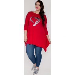 Czerwona asymetryczna tunika aplikacje MODA XXL. Czerwone bluzki damskie Moda Size Plus Iwanek, na co dzień, na zimę, xxl, z aplikacjami, z elastanu, klasyczne, z klasycznym kołnierzykiem, plus size, bez rękawów. Za 129,00 zł.