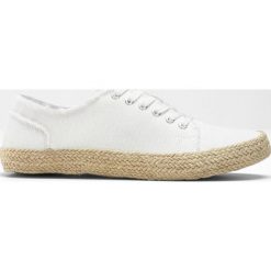 Espadryle sznurowane bonprix kremowy. Buty sportowe damskie bonprix. Za 79,99 zł.