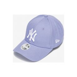 New Era Essential 9FORTY New York Yankees Czapka z daszkiem Fioletowy. Fioletowe czapki damskie New Era, z haftami, z bawełny. Za 99,95 zł.