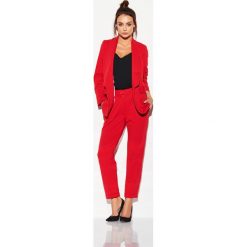 Marynarka basic L316A czerwony czerwony. Czerwone spodnie damskie Tagless, s, bez wzorów. Za 159,90 zł.
