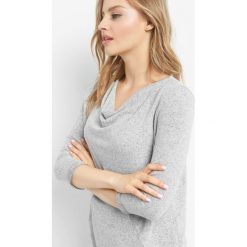 Dzianinowa koszulka basic. Szare t-shirty damskie Orsay, xs, z dzianiny, z asymetrycznym kołnierzem. Za 59,99 zł.
