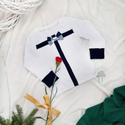 Bluzeczka Gift z muszką - biel i granat. Białe t-shirty chłopięce marki Pakamera, z aplikacjami. Za 69,00 zł.