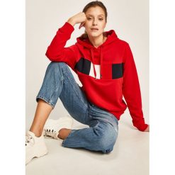 Tommy Hilfiger - Bluza. Czerwone bluzy damskie TOMMY HILFIGER, s, z aplikacjami, z elastanu, bez rękawów, z kapturem. W wyprzedaży za 459,90 zł.
