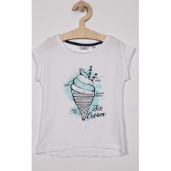 Blukids - Top dziecięcy 98-128 cm (3-pack). Białe bluzki dziewczęce Blukids, z nadrukiem, z bawełny, z okrągłym kołnierzem, z krótkim rękawem, krótkie, bez kaptura. W wyprzedaży za 34,90 zł.