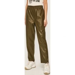 Pepe Jeans - Spodnie Moira. Czarne spodnie damskie Pepe Jeans, s, bez wzorów, z bawełny, z podwyższonym stanem. W wyprzedaży za 269,90 zł.