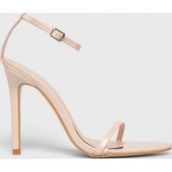 Public Desire - Sandały Aria. Sandały damskie Public Desire, bez wzorów, ze skóry, bez obcasa, na obcasie, na klamry. W wyprzedaży za 129,90 zł.