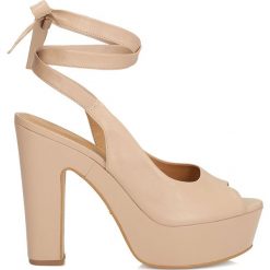 Sandały damskie: Beżowe sandały peep toe