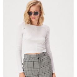 Crop top z fakturą - Biały. Białe topy damskie Sinsay, s, bez wzorów, bez kołnierzyka. Za 24,99 zł.